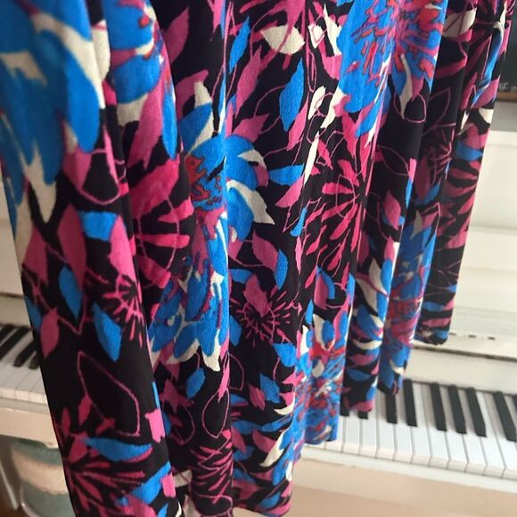 Chico's Bold Blue and Pink Floral Button Down Shirt Size 3 - Picture 11 of 16